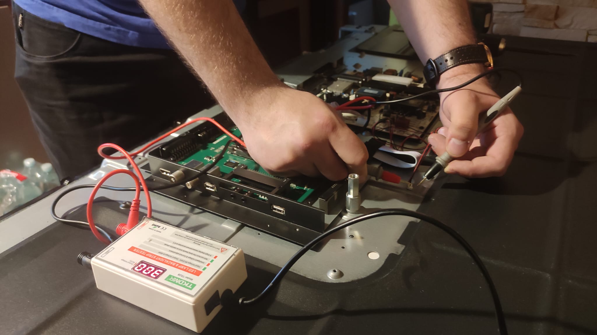 Pomiar uszkodzonego podświetlenia led w telewizorze Sony na ul. Piastowskiej w Wrocławiu