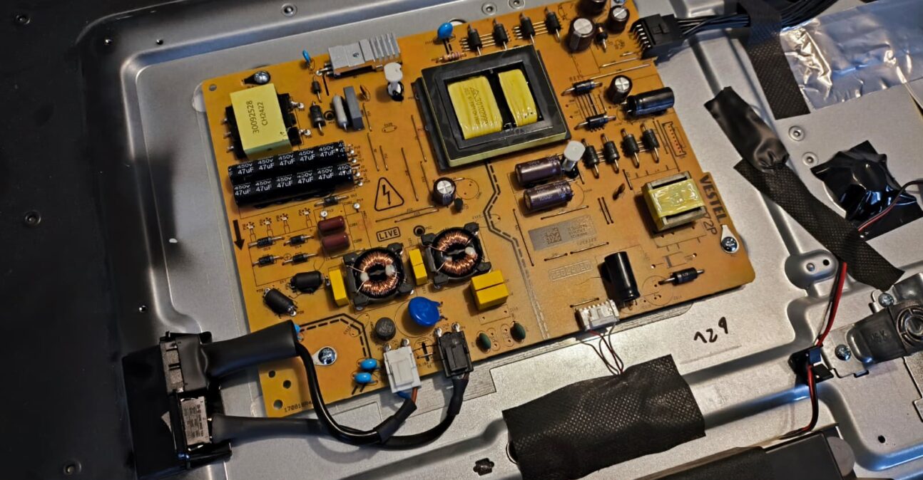 Uszkodzony zasilacz w telewizorze na ul szkockiej 73 Wrocław